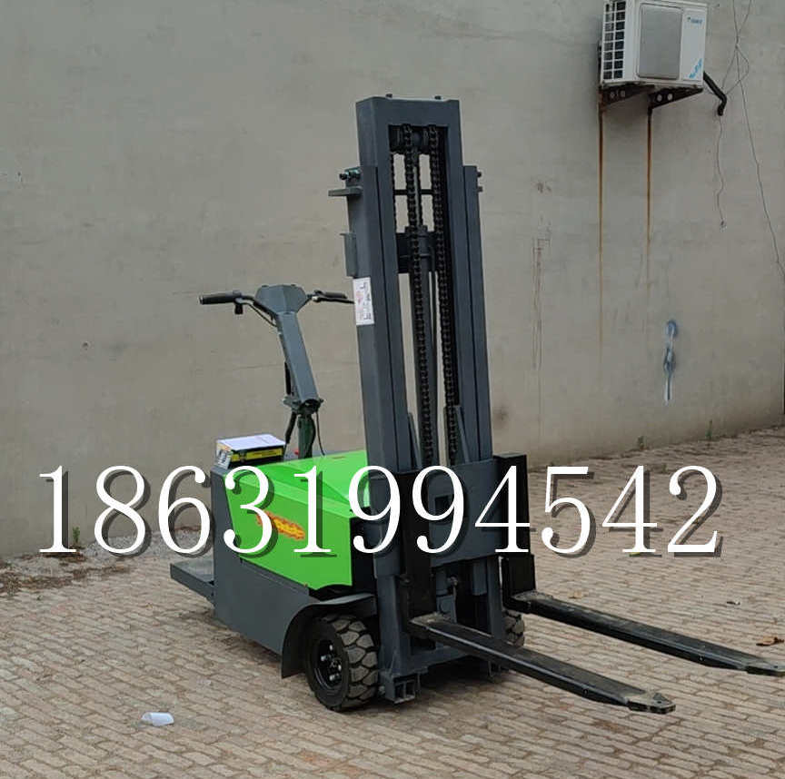 白塔区优程全电动叉车插腿式堆高车液压装卸车1.5吨升高小型站驾式铲车